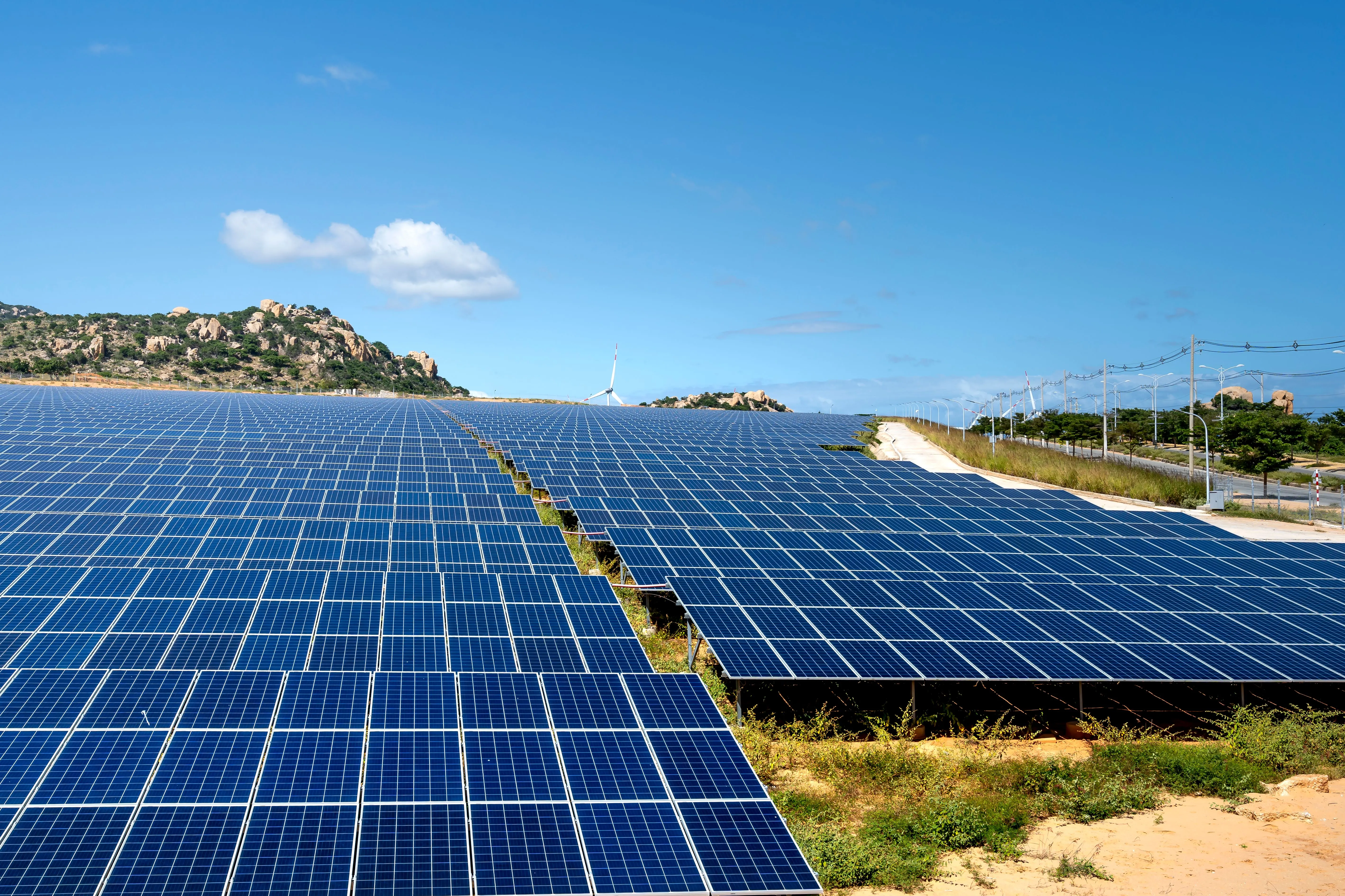 Aktivitas pabrik Prime Solar Indonesia